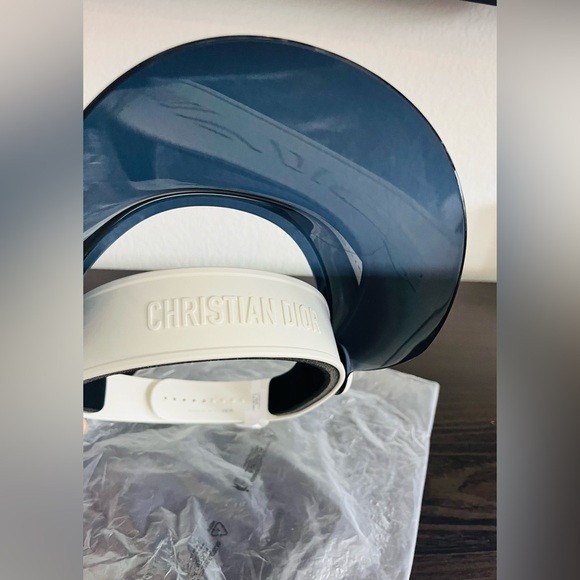 DiorPacific V1U Perspex and Rubber Visor - Picture 7 of 15